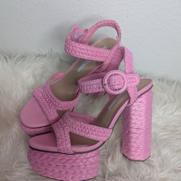 Gianni Bini Shoes - Gianni Bini Stylish Pink Platform Sandals